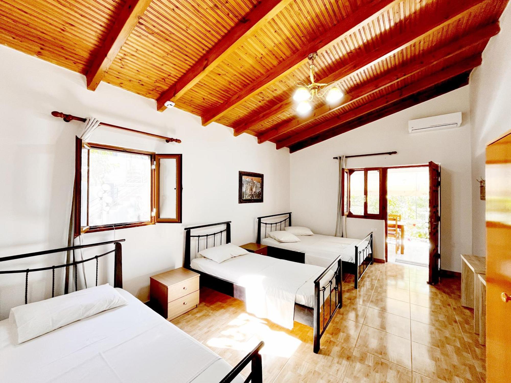 Garden Rooms Himare Exterior photo