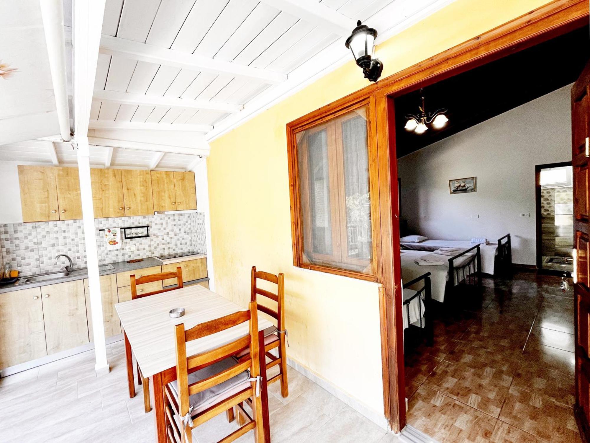 Garden Rooms Himare Exterior photo