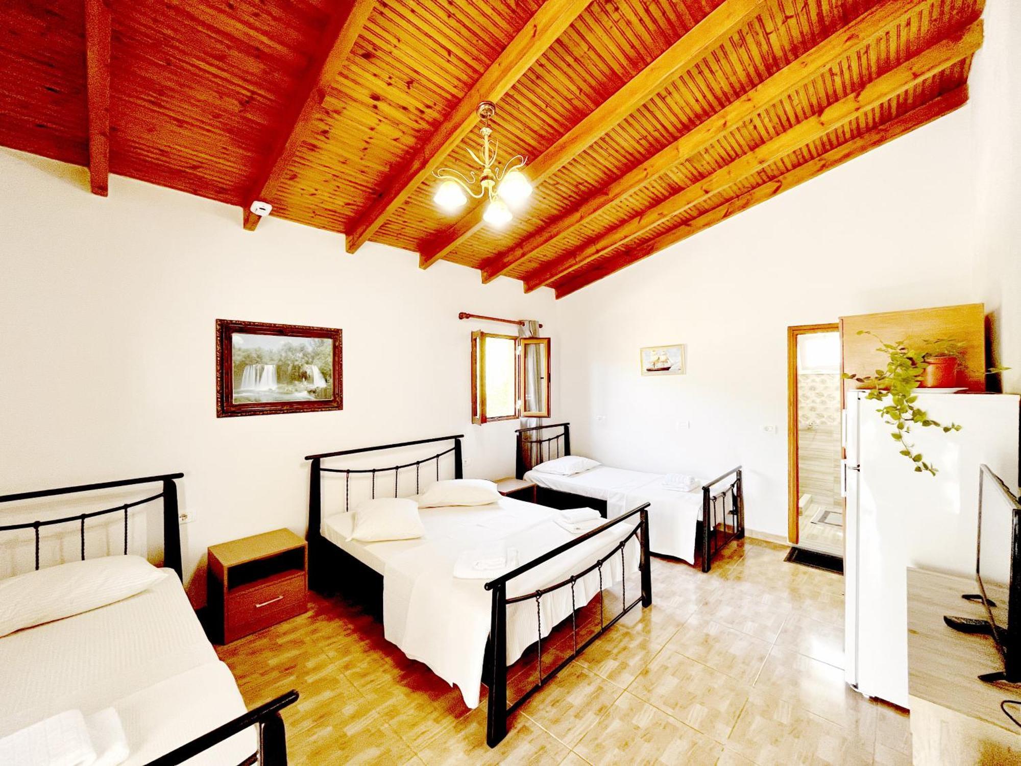 Garden Rooms Himare Exterior photo