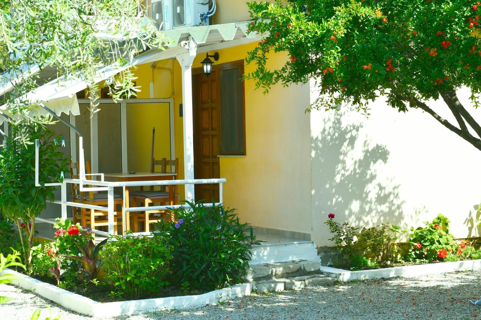 Garden Rooms Himare Exterior photo