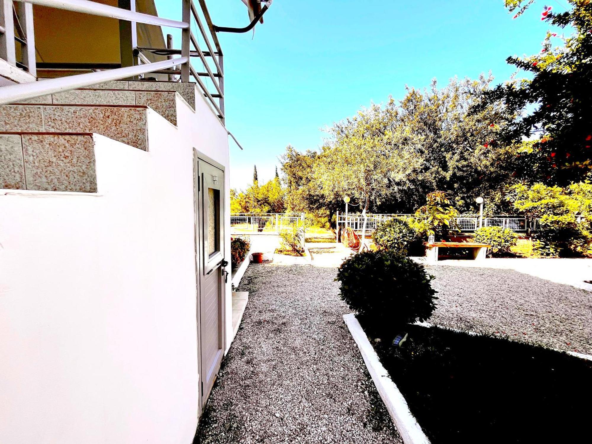 Garden Rooms Himare Exterior photo