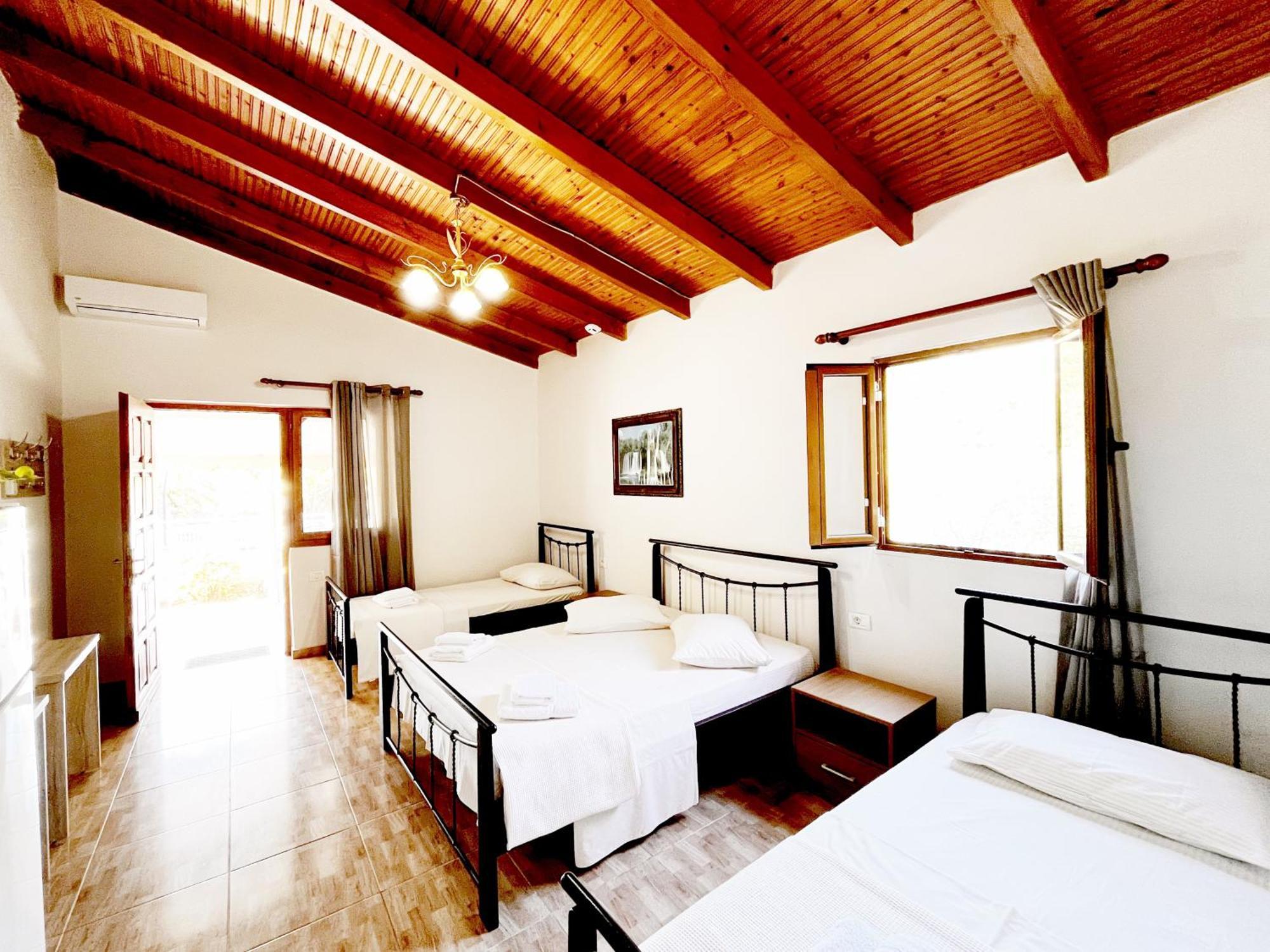 Garden Rooms Himare Exterior photo